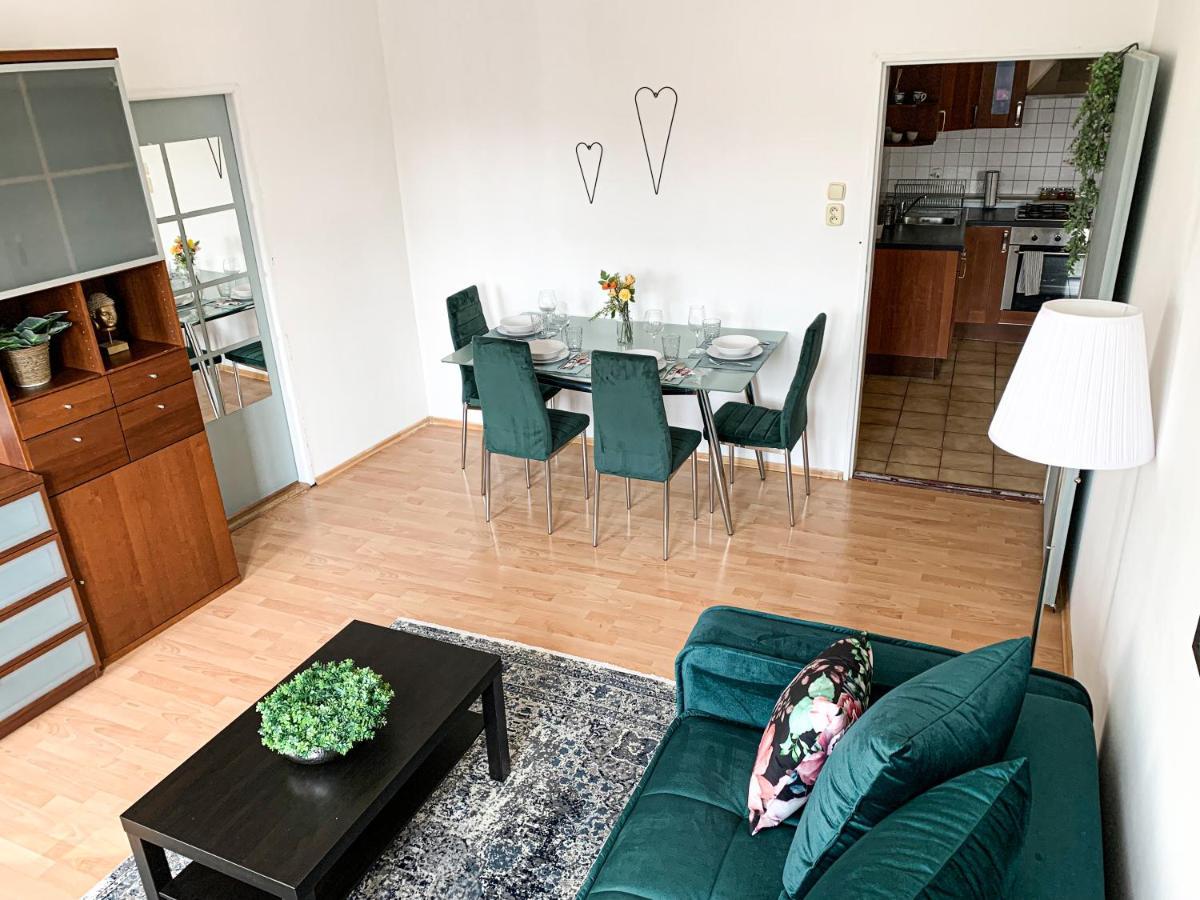 Cozy Downtown City Living Bratislava Exteriör bild