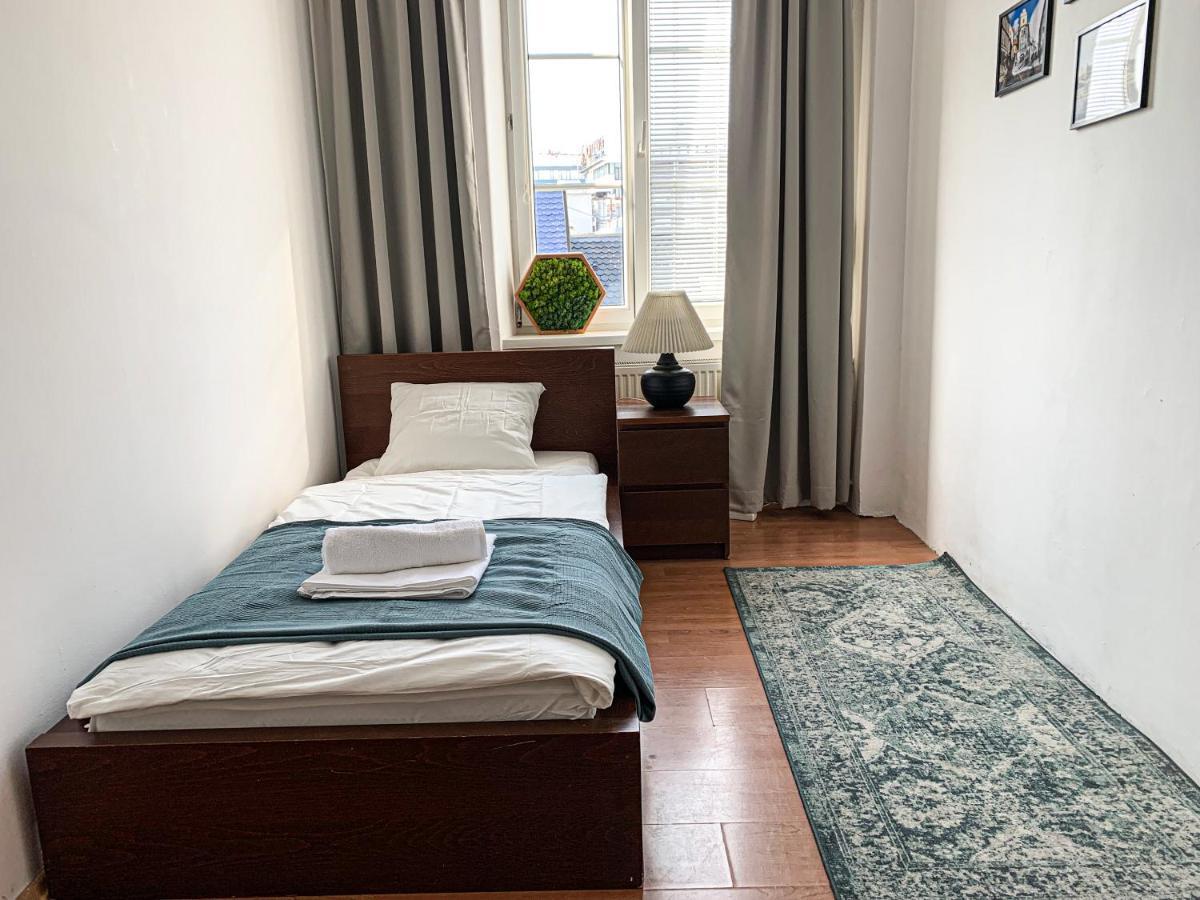 Cozy Downtown City Living Bratislava Exteriör bild